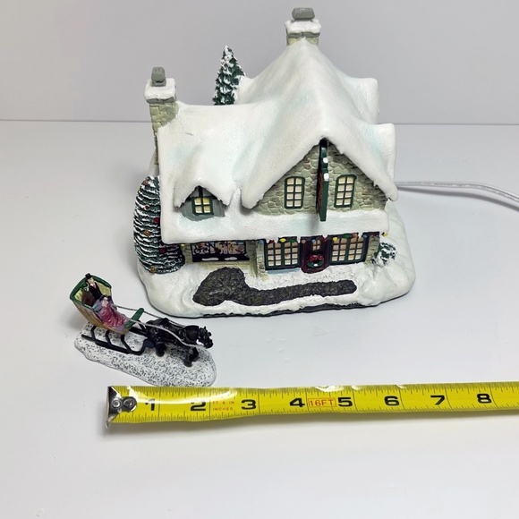 Thomas Kinkade Hawthorne Village Christmas Toy Shop - Picture 9 of 12